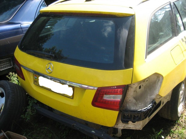 Mercedes W212 csomagtér ajtó