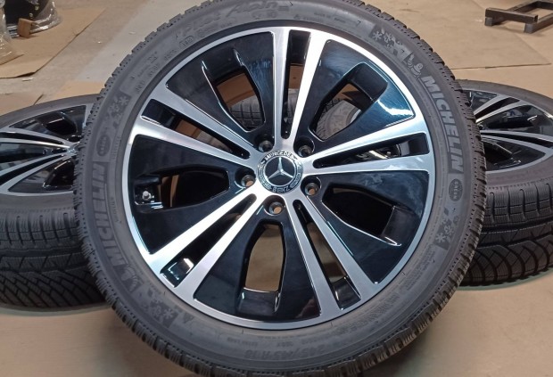Mercedes W213 5x112 8x18 245/45 R18 téli gumikkal 4db.7mm