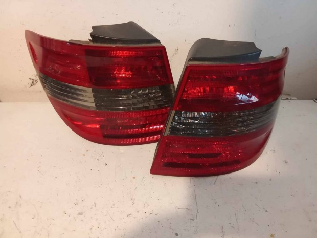 Mercedes W245 B osztly jobb , bal hts lmpa