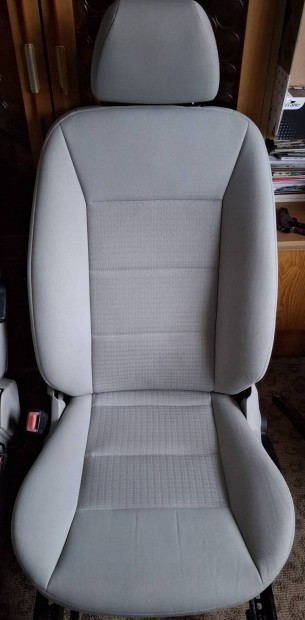 Mercedes W245 B-oszt�ly sz�rke �l�s 