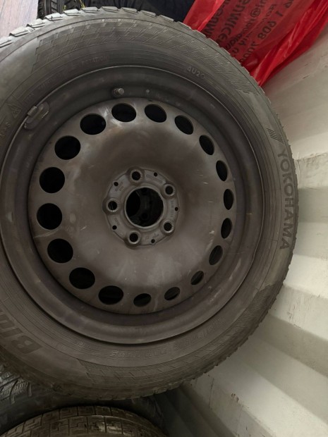 Mercedes W247 lemezfelni téli gumival W177 W118