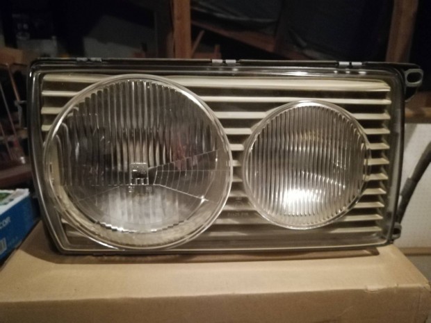 Mercedes W 123 gyári első lámpa újszerű állapotban eladó