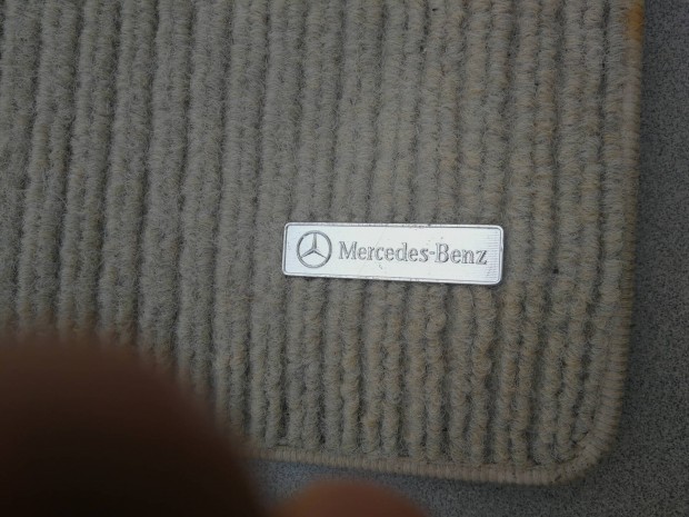 Mercedes W 202 C-osztly gyri sznyeg garnitra elad 