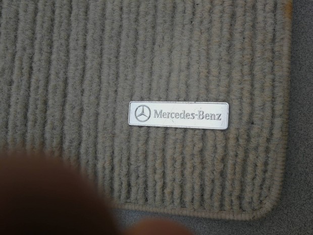 Mercedes W 202 C-osztály gyári szőnyeg garnitúra eladó