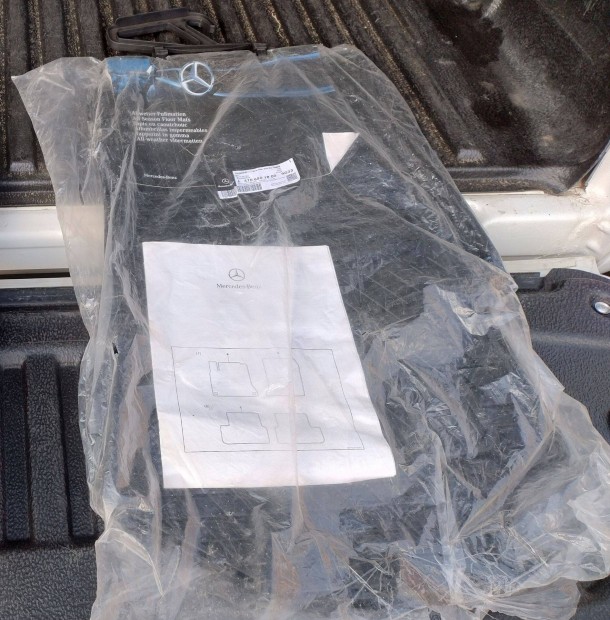 Mercedes X pickup gy�ri �j els� gumisz�nyeg szett