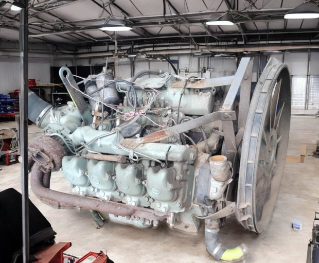 Mercedes - Benz OM 442 V8 motor