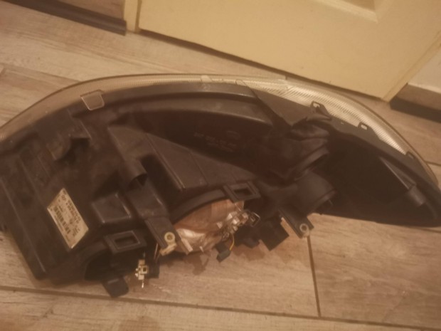 Mercedes - Benz Sprinter Hella jobb oldali f�nysz�r� f�l t�r�tt! 