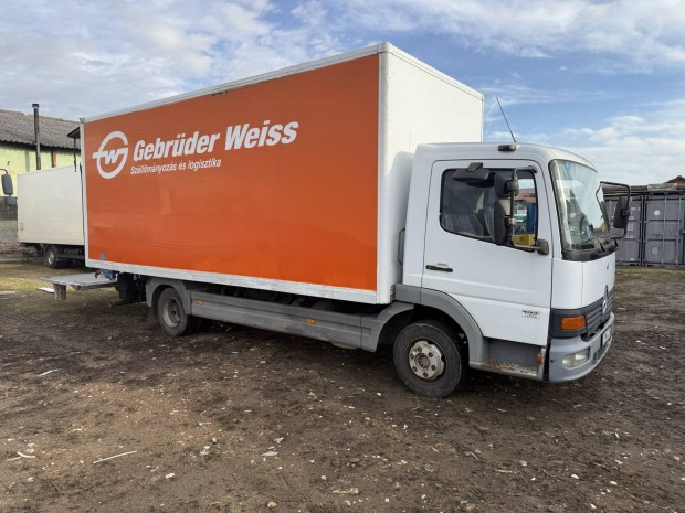 Mercedes atego 7,5t dobozos emelhtfalas