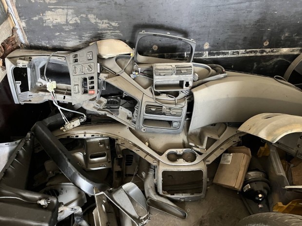 Mercedes atego flke alkatszek