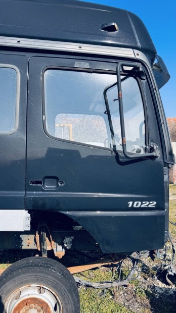Mercedes atego hib�tlan jobb oldali ajt�