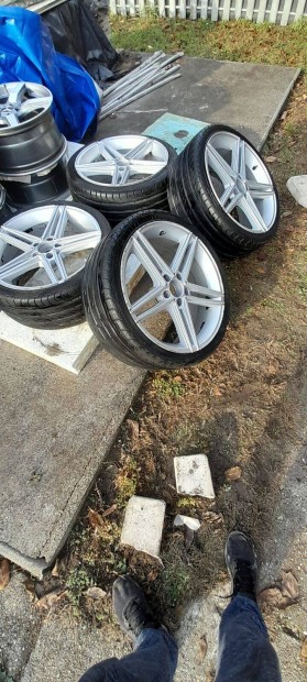 Mercedes-benz 19 colos 2 szles alufelni garnitra elad. Gumikat adom