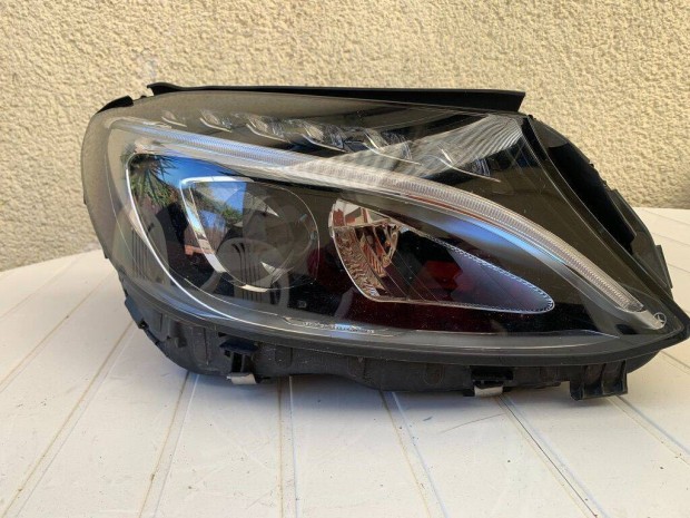 Mercedes benz C osztály első lámpa fényszóró