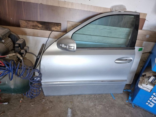 Mercedes benz w211 bal első ajtó c osztály