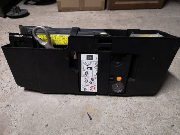 Mercedes c W204 Tirefit p�ktker�kk�szlet,kompresszorral,emel�vel stb,t