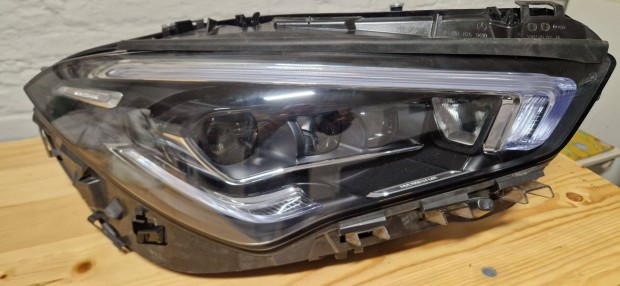 Mercedes cla első fényszóró
