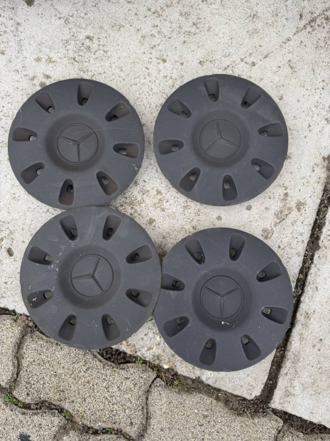 Mercedes d�szt�rcsa 4db ac�lfelnikhez