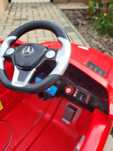 Mercedes elektromos gyermek aut