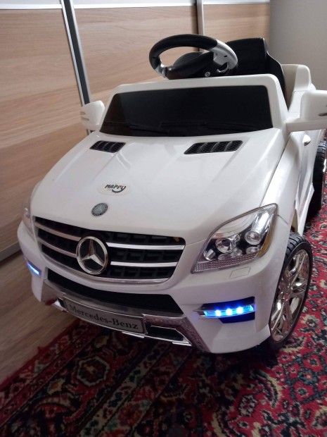 Mercedes elektromos kisaut gyerekeknek