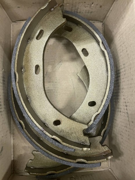 Mercedes fékpofa szett új W114 W115 C123 S123 W123 W116 W126