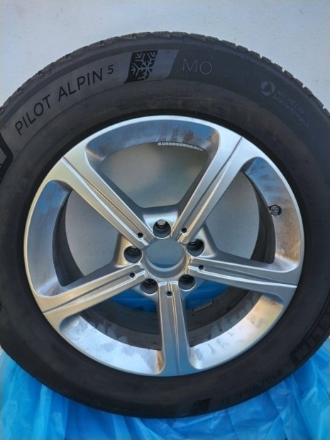 Mercedes felni téli gumival