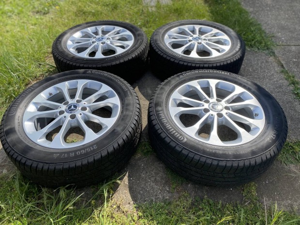 Mercedes gyári 17"-os alufelni szett 215/60R17 gumikkal