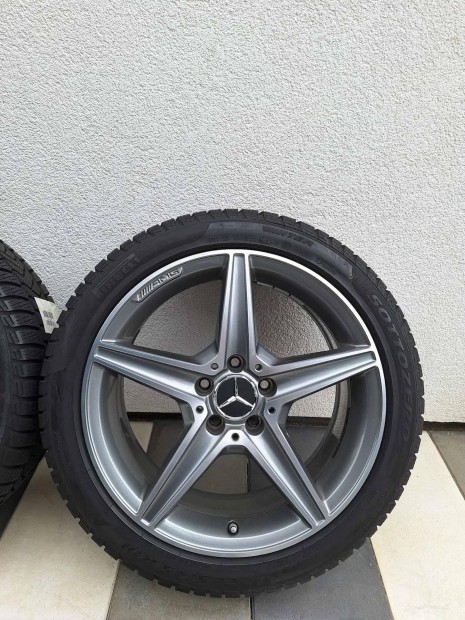 Mercedes gy�ri 18 colos AMG felni �jszer� t�ligumikkal 