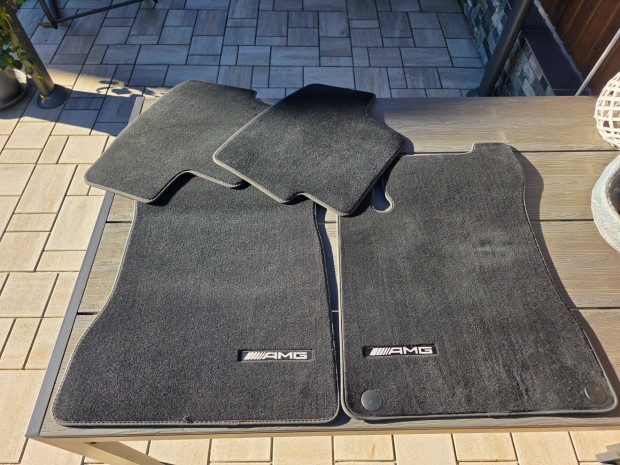 Mercedes gyri AMG szvetsznyeg garnitra