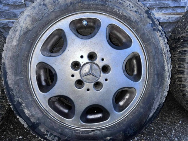 Mercedes gy�ri alufelni 195/55R15 felniken nincsenek patk�z�si nyomok 