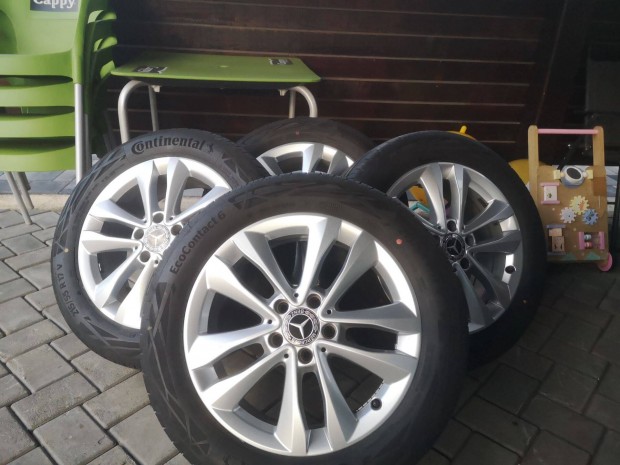 Mercedes gy�ri al�felni