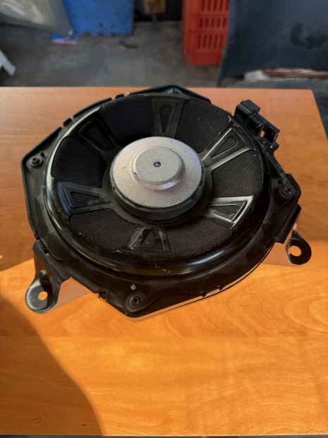 Mercedes gyári hangszóró mélysugárzó subwoofer