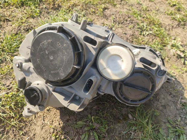 Mercedes jobb els� l�mpa 