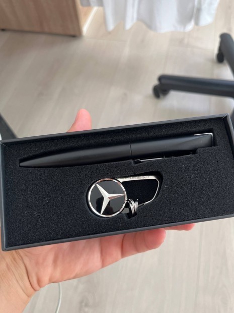 Mercedes kulcstarto toll és pendrive egyben