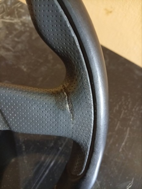 Mercedes sportkorm�ny elad� 