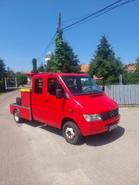 Mercedes sprinter 412-td emelő villás autómentő