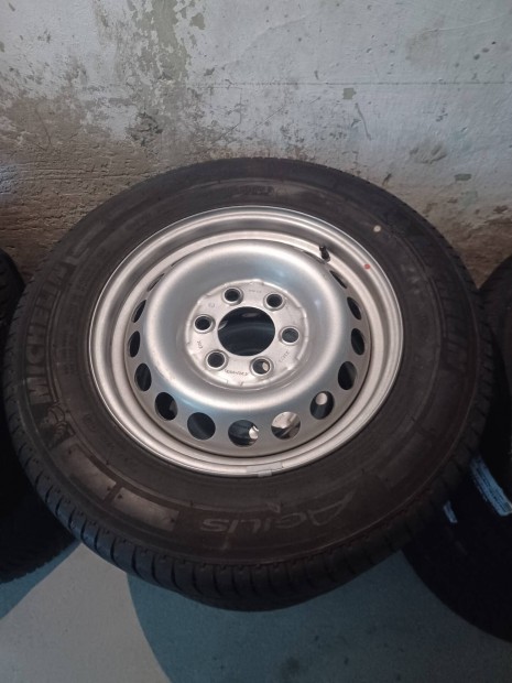 Mercedes sprinter Vw crafter kerék garnitura 225/65r 16c