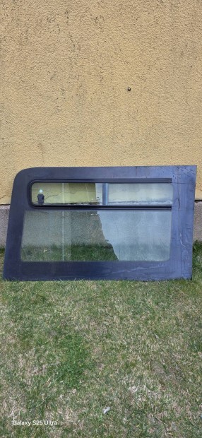 Mercedes sprinter bal h�ts� oldal ablak nyithat� 