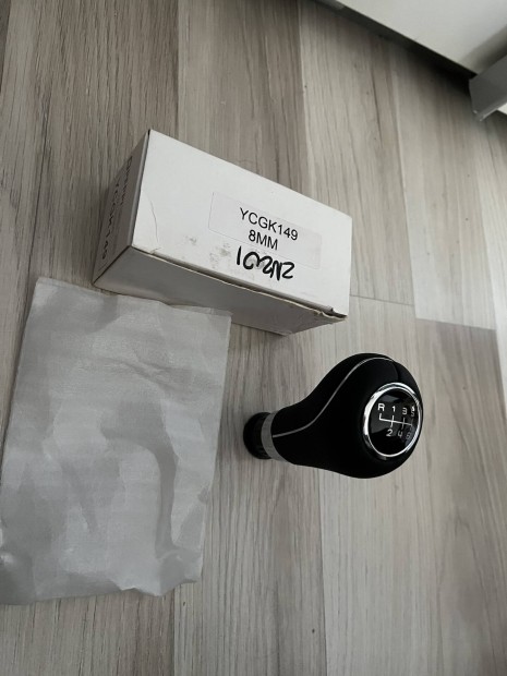 Mercedes v�lt�gomb (8mm)