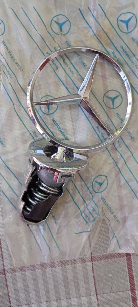 Mercedes w123 emblma