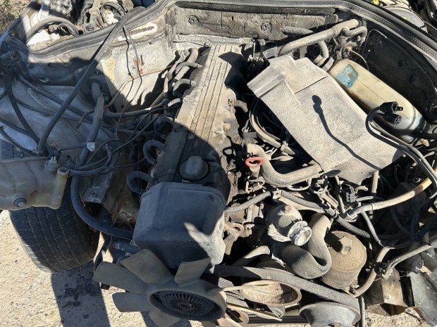 Mercedes w124 E260 alkatr�szek elad�