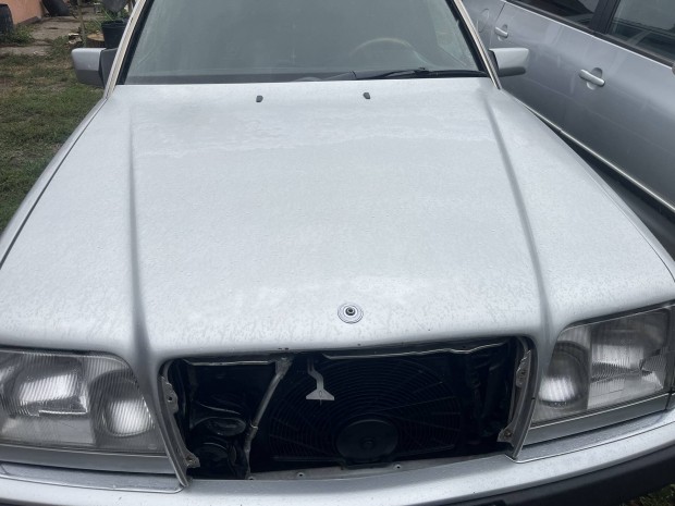 Mercedes w124 motorhztet