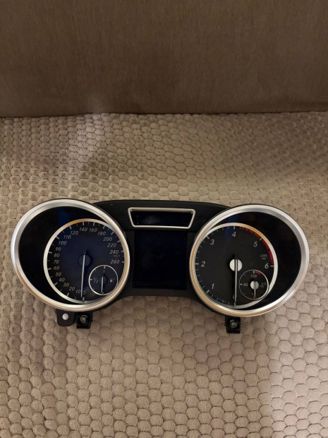 Mercedes w166 ML GL X Sz�nes km �ra