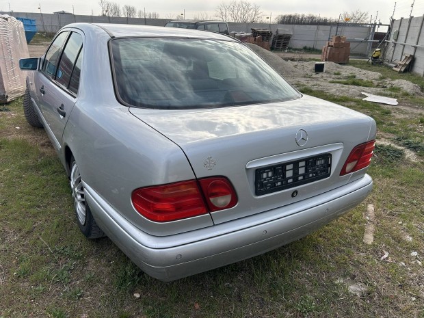 Mercedes w210 E280 alkatr�szek elad�