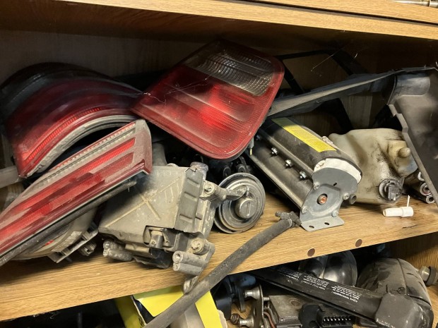 Mercedes w210 E 270 CDi bontott jo alkatreszek