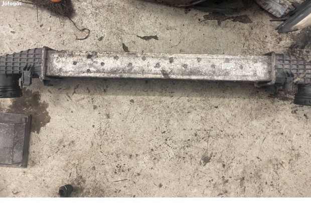 Mercedes w211 E320 intercooler 211 500 39 02 posta megoldhat�