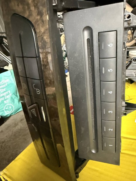 Mercedes w211 megmaradt alkatrészei