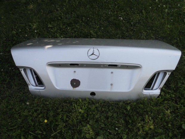 Mercedes w 210 szedan csomagterajto
