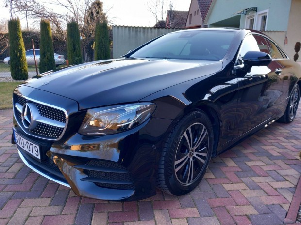 Mercedesz Benz E200