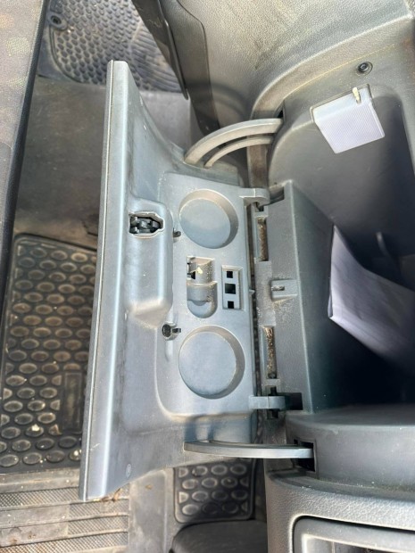 Mercedses Vito 639 Kesztyűtartó Ajtó