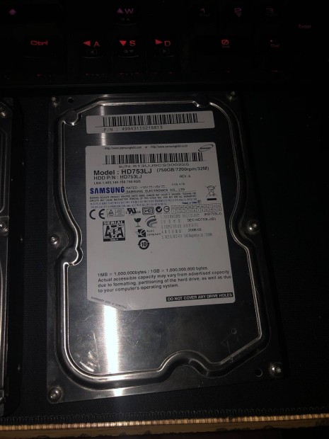 Merevlemez HDD 750GB