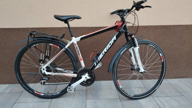 Merida 28"-os olaj- tárcsafékes, aluvázas, teleszkópos cross trekking